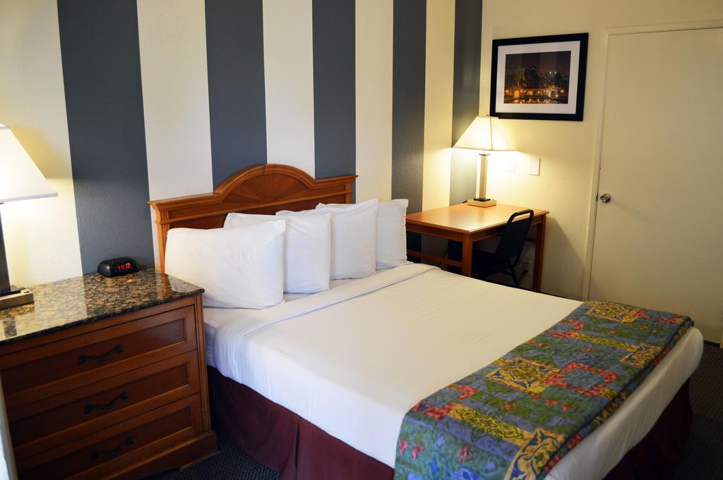 West Park Inn- Extended Stay / Weekly Rates Available Сан-Диего Номер фото