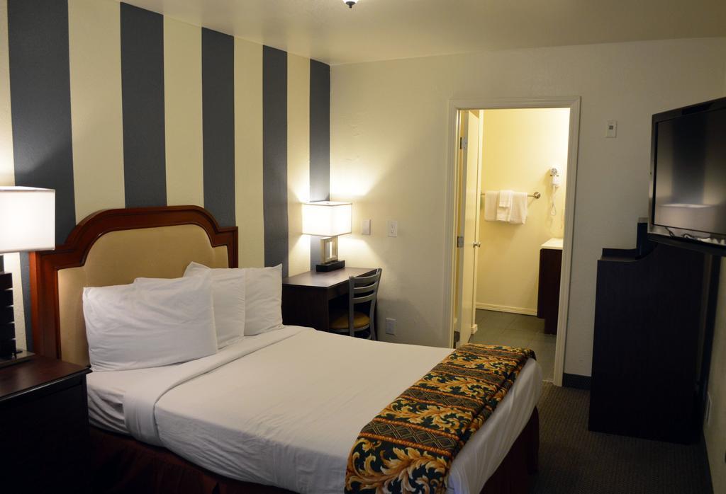 West Park Inn- Extended Stay / Weekly Rates Available Сан-Диего Номер фото